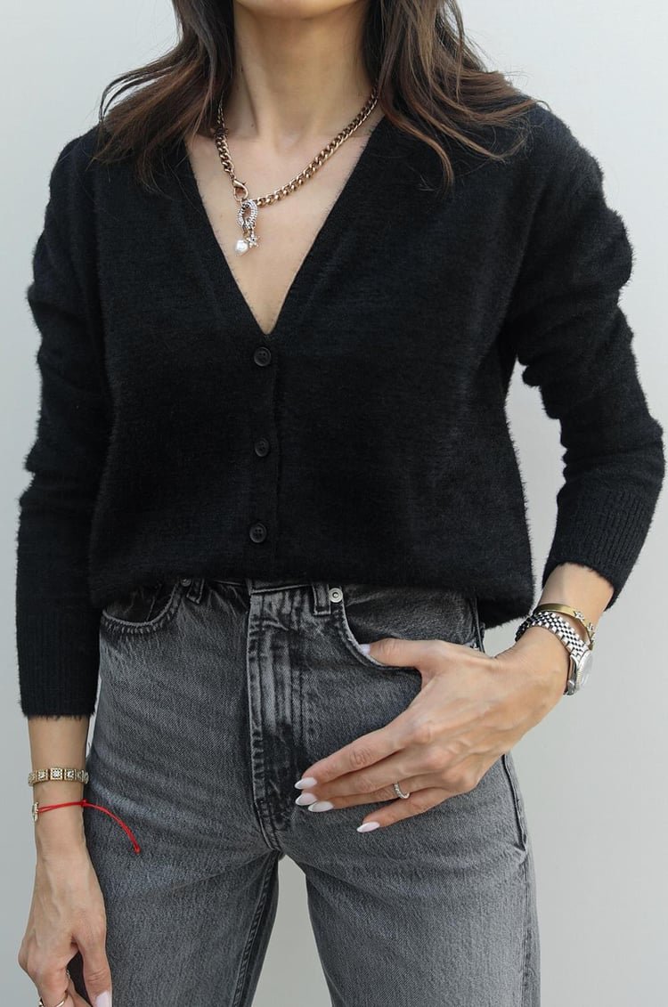 Siyah V Yaka Yumoş Hırka