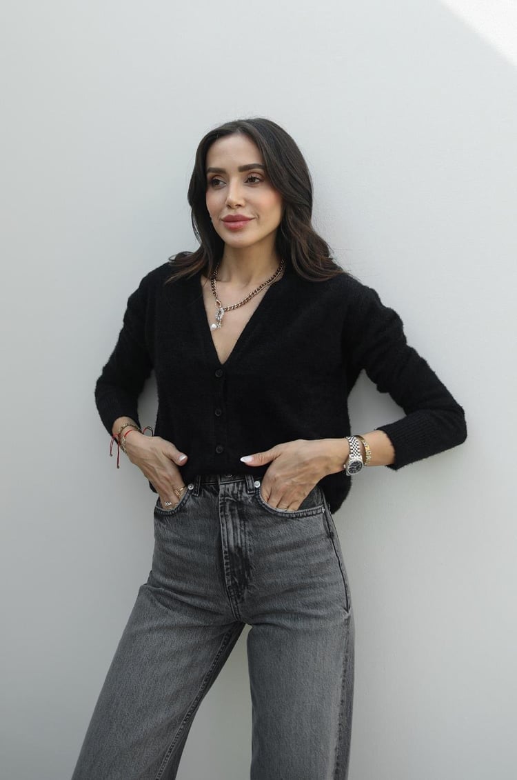 Siyah V Yaka Yumoş Hırka