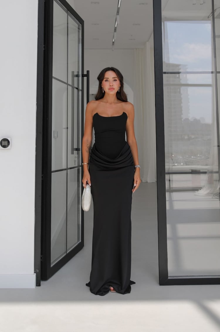 Siyah Drape Detaylı Straplez Elbise