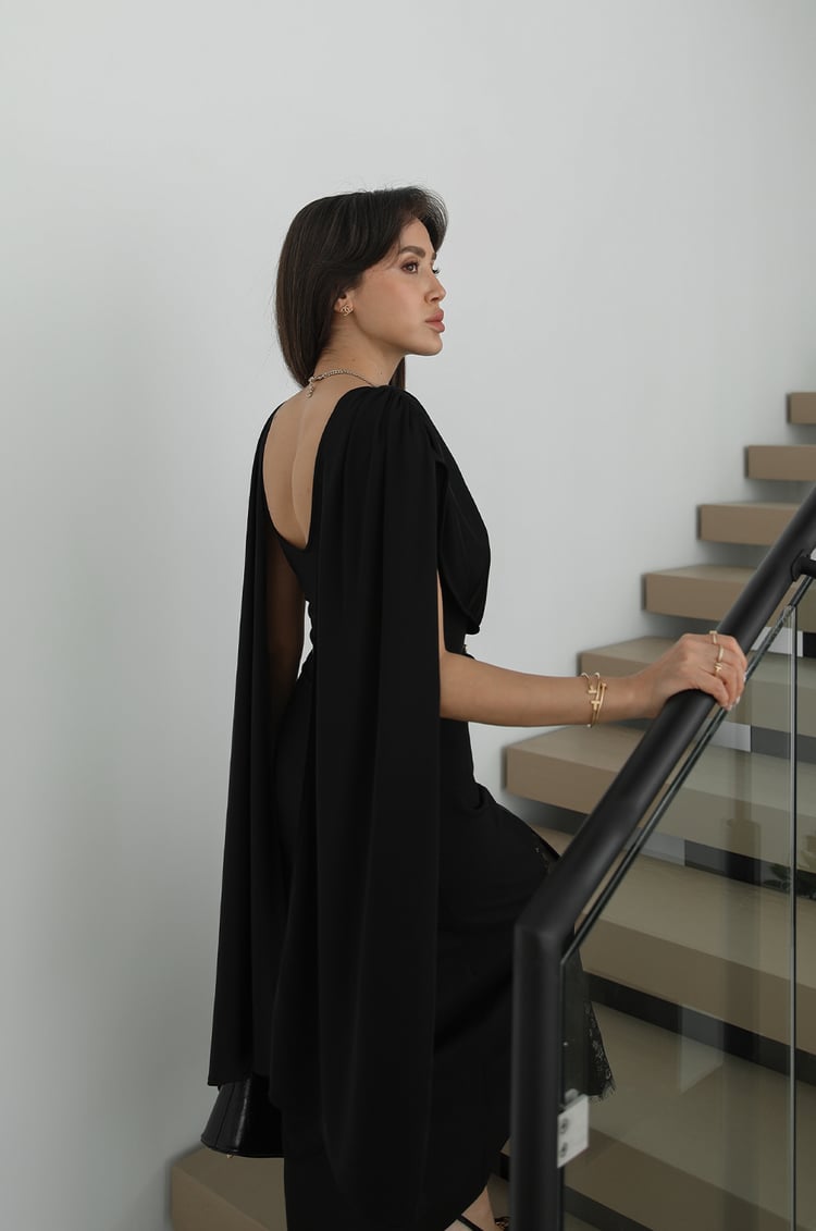 Siyah Yaka Detaylı Bodysuit Bluz