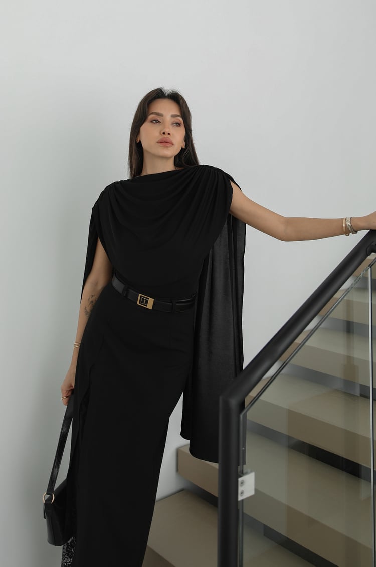 Siyah Yaka Detaylı Bodysuit Bluz