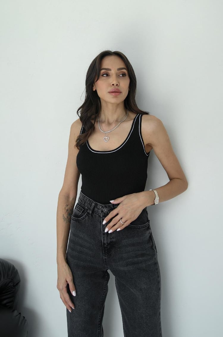 Siyah Yakası Şeritli Atlet