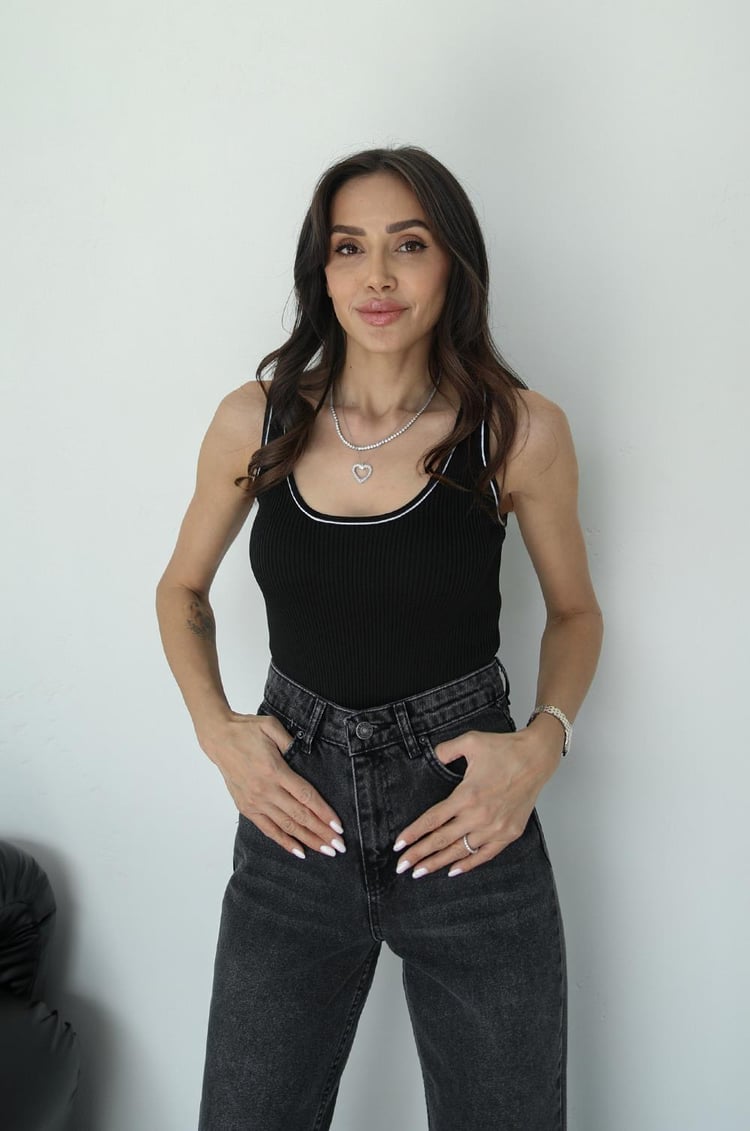 Siyah Yakası Şeritli Atlet