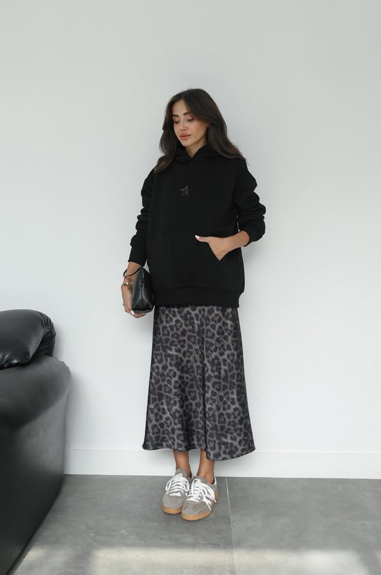 Siyah Yıldız İşlemeli Sweatshirt