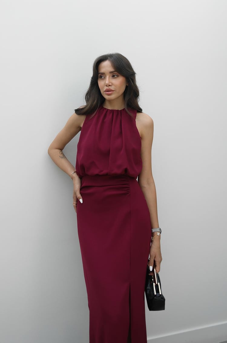 Vişne Rengi Üstü Büzgü Detaylı Elbise