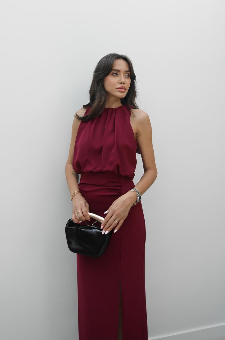 Vişne Rengi Üstü Büzgü Detaylı Elbise