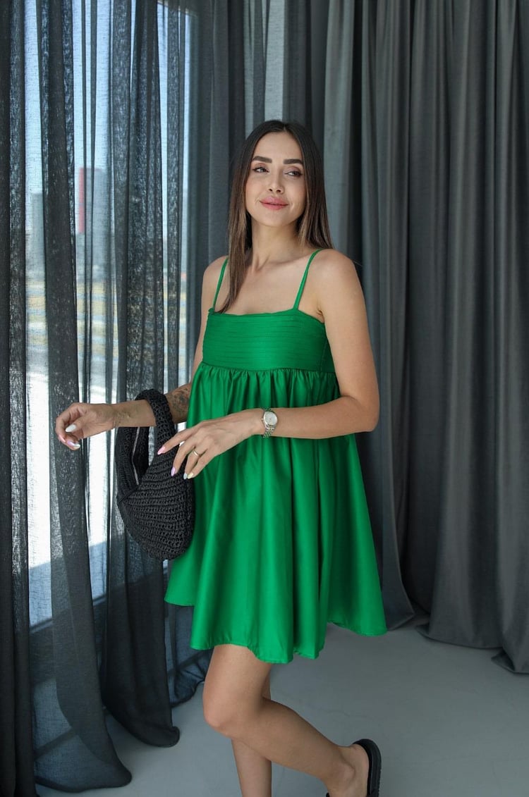 Yeşil Önü Pile Detaylı Askılı Elbise