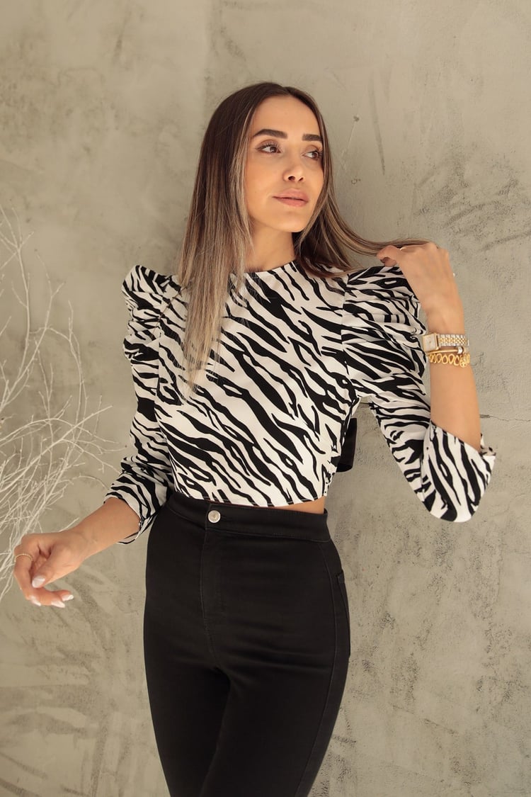 Zebra Desenli Sırt Dekolteli Bluz