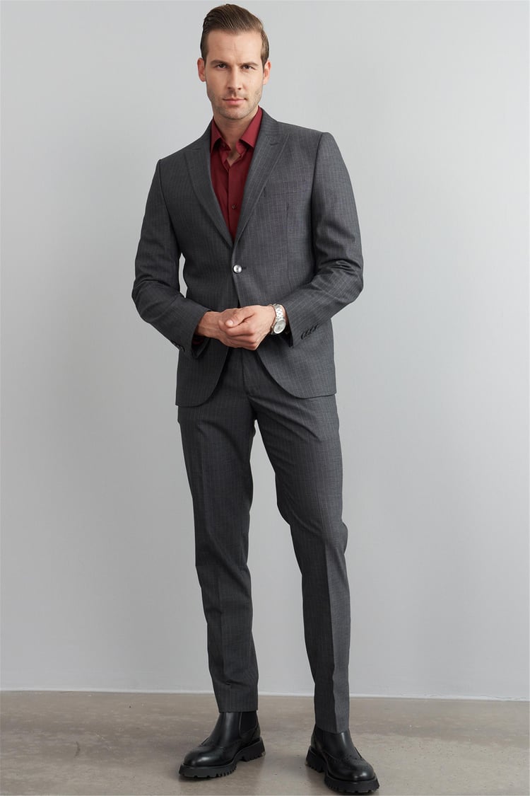 Çetinkaya Mentality 9544 Erkek Yünter Sivri Yaka Slim Fit Takım Elbise Gri Çizgili