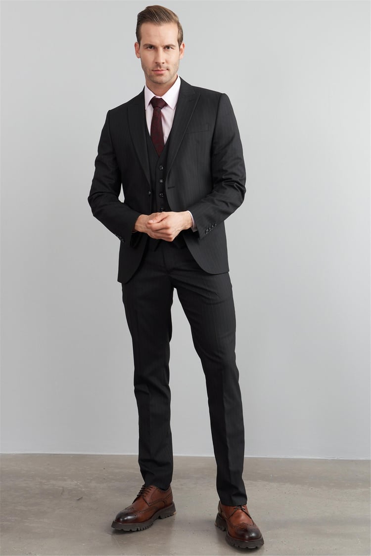 Çetinkaya Mentality 9545 Erkek Yünter Sivri Yaka Slim Fit Yelekli Takım Elbise Siyah Çizgili