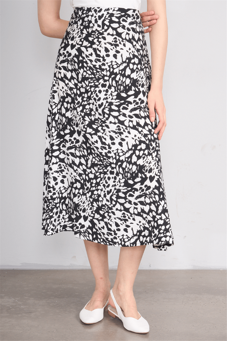 Fithit 4652 Bayan Viskon Regular Çan Etek Siyah Üzeri Kalpli Leopar Desen