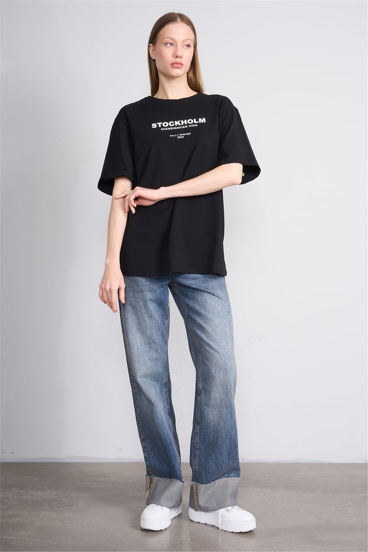 Helly Y25 Mb-6056 Siyah Kadın Stockholm Yazı Baskılı T-Shirt