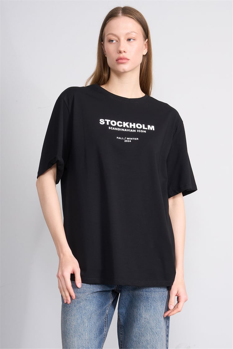 Helly Y25 Mb-6056 Siyah Kadın Stockholm Yazı Baskılı T-Shirt