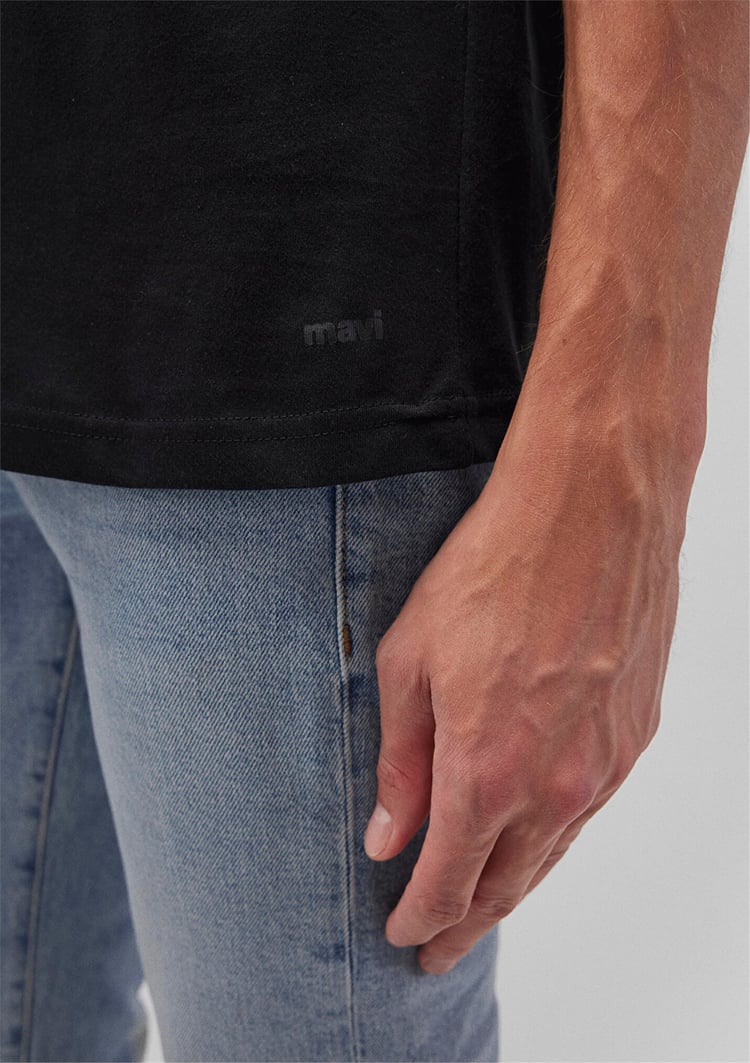 Mavi 065586-900 V Yaka Siyah T-Shirt