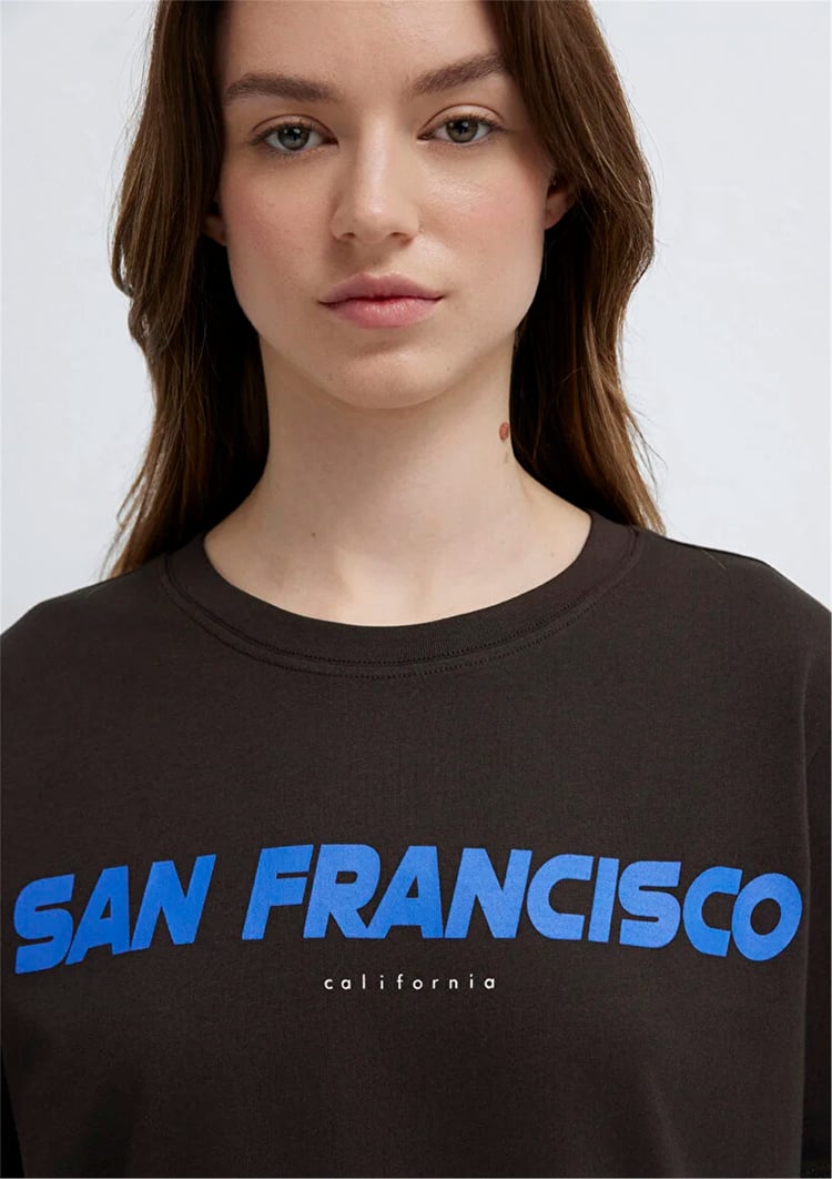 Mavi Y26 M1613736-70236 Kahve Cekırdegı Kadın Regular San Francısco Baskılı T-shirt