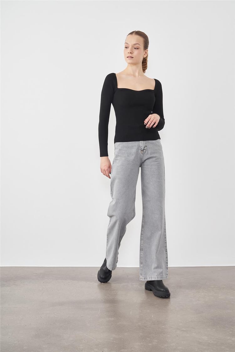 Qustyle 5686 Sandık Yaka Kadın Siyah Body