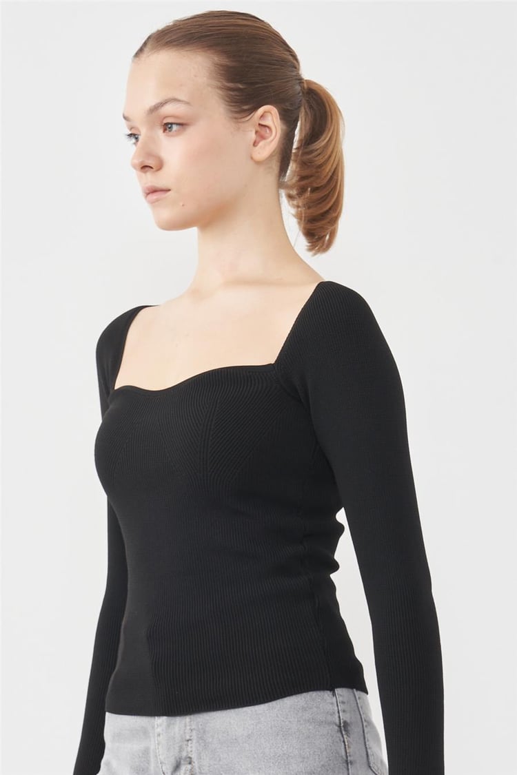 Qustyle 5686 Sandık Yaka Kadın Siyah Body