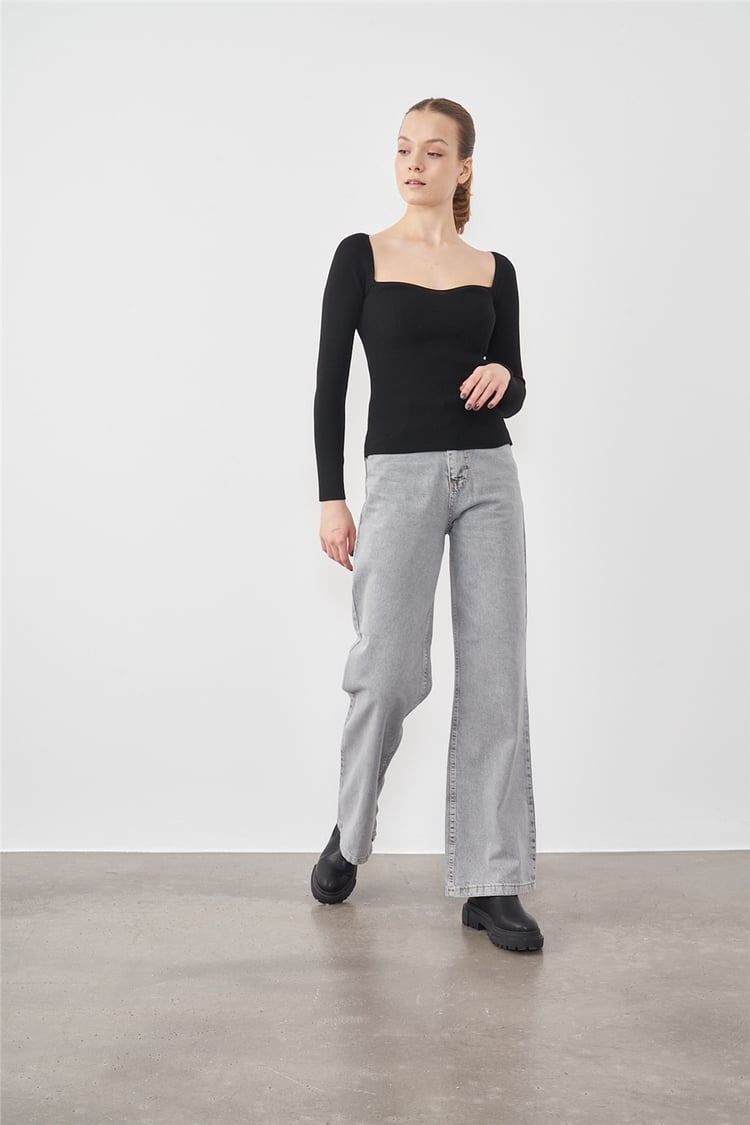 Qustyle 5686 Sandık Yaka Kadın Siyah Body