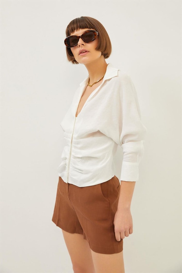 Ekru Drape Detaylı V Yaka GömlekST070S55282001