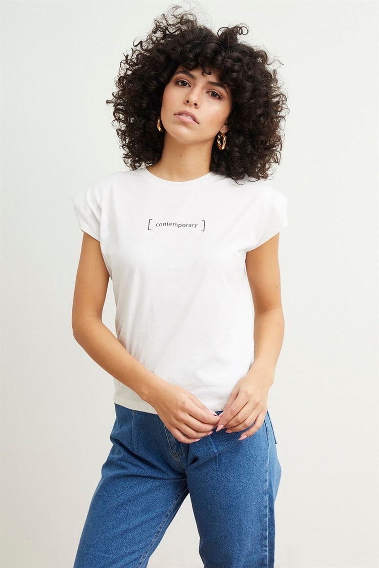Ekru Omuzları Vatkalı Baskılı T-ShirtST050S7114501