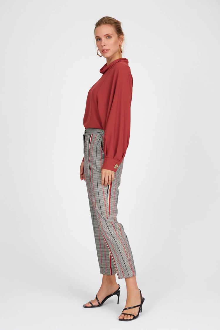 Gri-Kırmızı Normal Bel Boru Paça PantolonST050W2027701