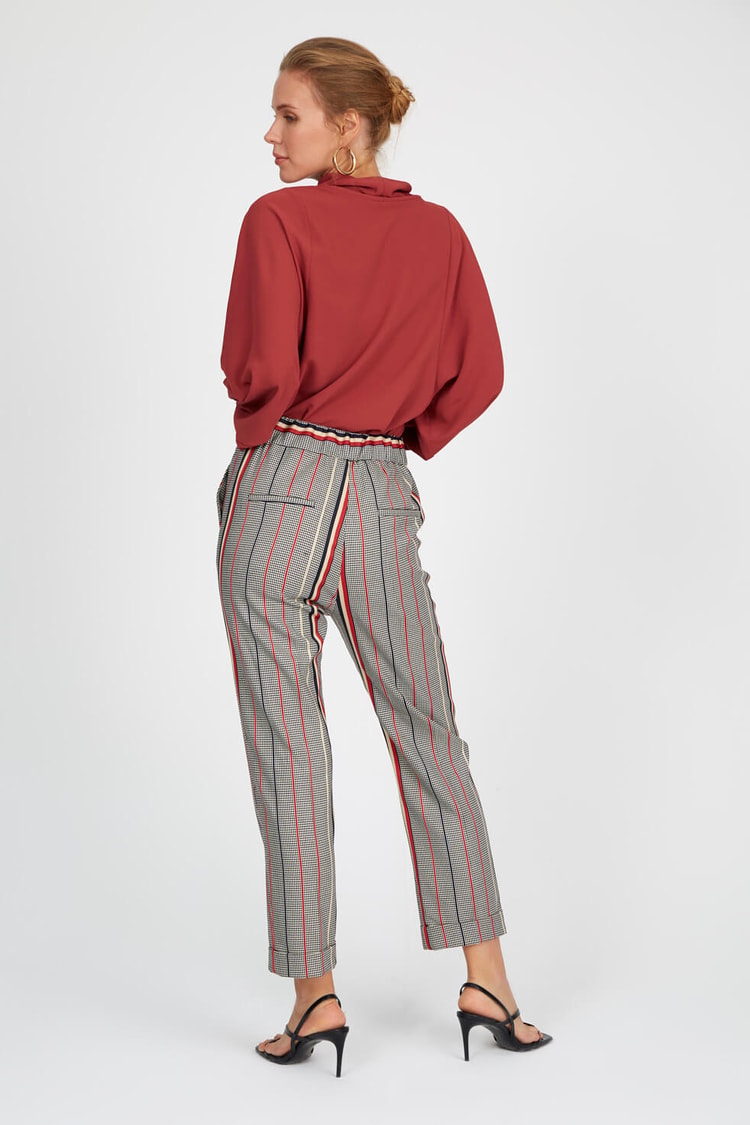 Gri-Kırmızı Normal Bel Boru Paça PantolonST050W2027701