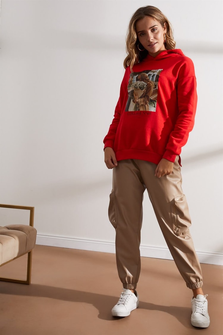 Kırmızı Kapüşonlu Baskılı SweatshirtST060W7208301
