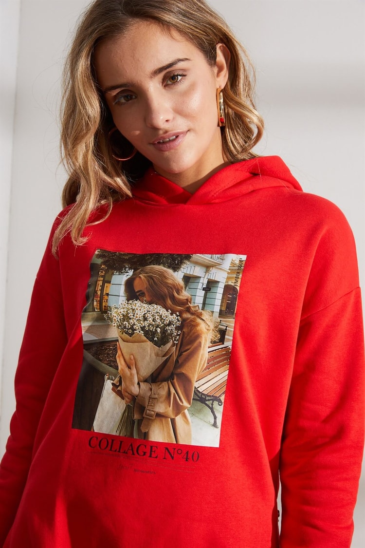 Kırmızı Kapüşonlu Baskılı SweatshirtST060W7208301