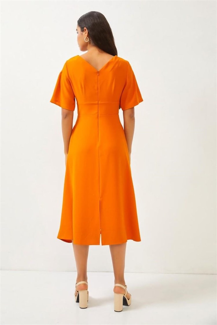 Oranj V Yaka Yırtmaçlı Midi ElbiseST060S40139501