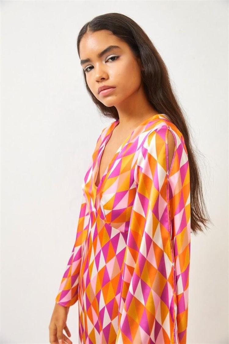 Pembe V Yaka Geometrik Desenli ElbiseST060S40130401