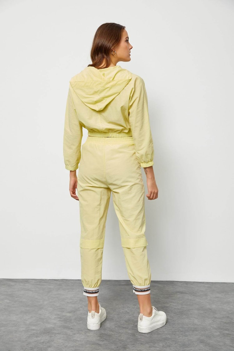 Sarı Paçası Şerit Detaylı Jogger PantolonST050S20402001