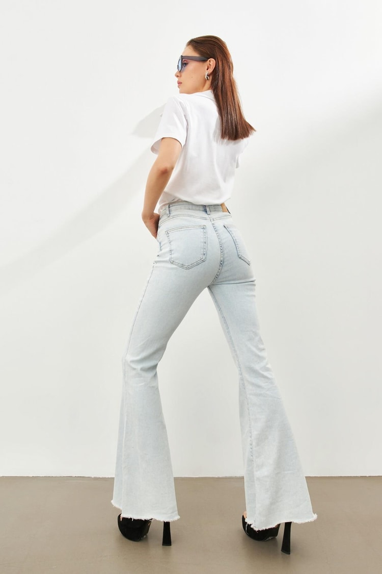 Açık Mavi Bol Paça Kot Pantolon Kadın Jean modelleri