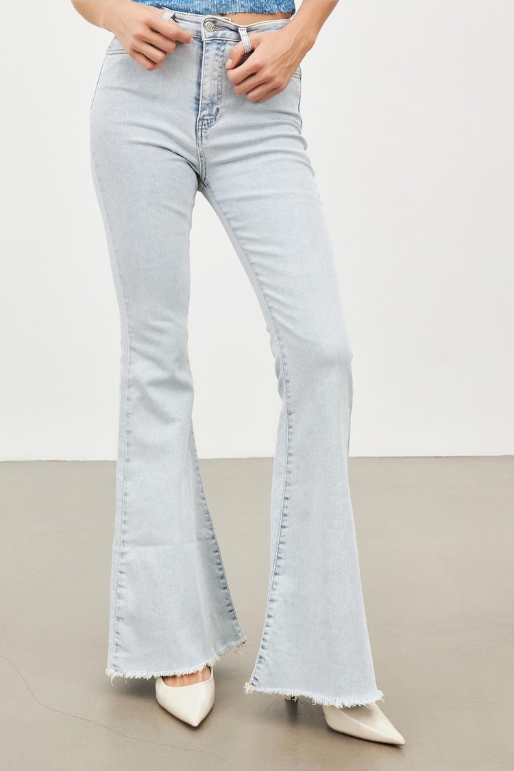 Açık Mavi Bol Paça Kot Pantolon Kadın Jean modelleri