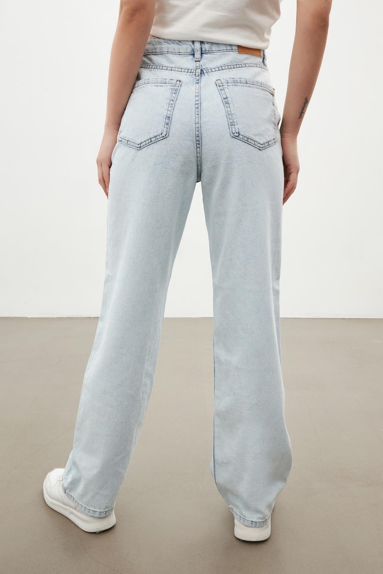 Açık Mavi Boru Paça Kot Pantolon Kadın Jean modelleri