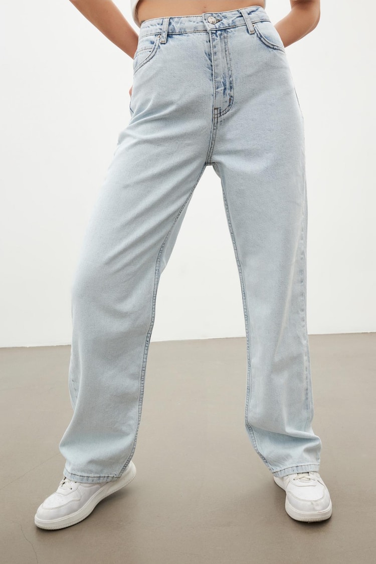 Açık Mavi Boru Paça Kot Pantolon Kadın Jean modelleri