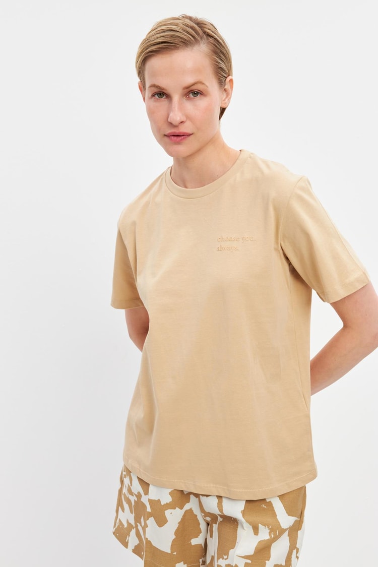 Bej Bisiklet Yaka Mini Baskı Detaylı Basic T-Shirt Kadın Kategorisiz modelleri
