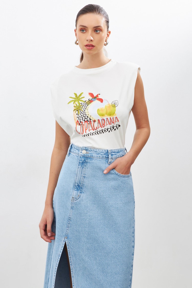 Beyaz 0 Kollu Vatka Detaylı Baskılı T-Shirt Kadın T-Shirt modelleri