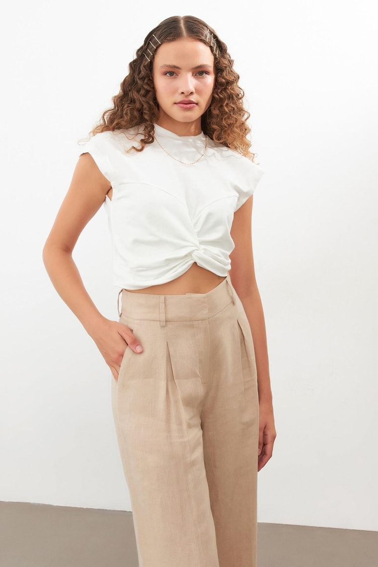 Beyaz Düğüm Detaylı Crop T-Shirt Kadın T-Shirt modelleri