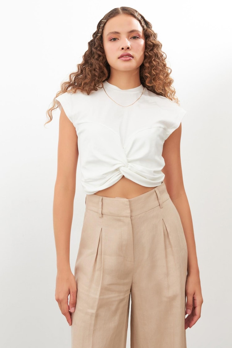 Beyaz Düğüm Detaylı Crop T-Shirt Kadın T-Shirt modelleri