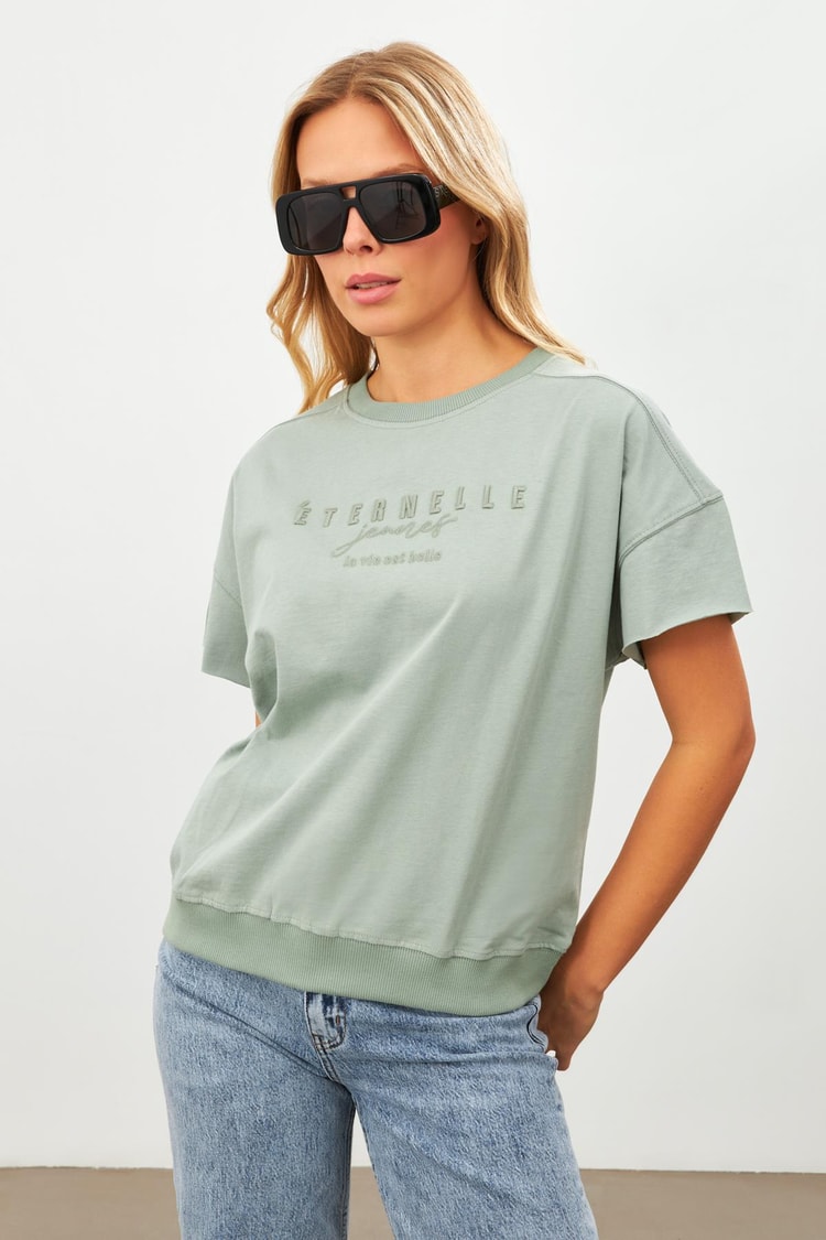 Çağla Baskı Detaylı Bisiklet Yaka T-Shirt Kadın T-Shirt modelleri