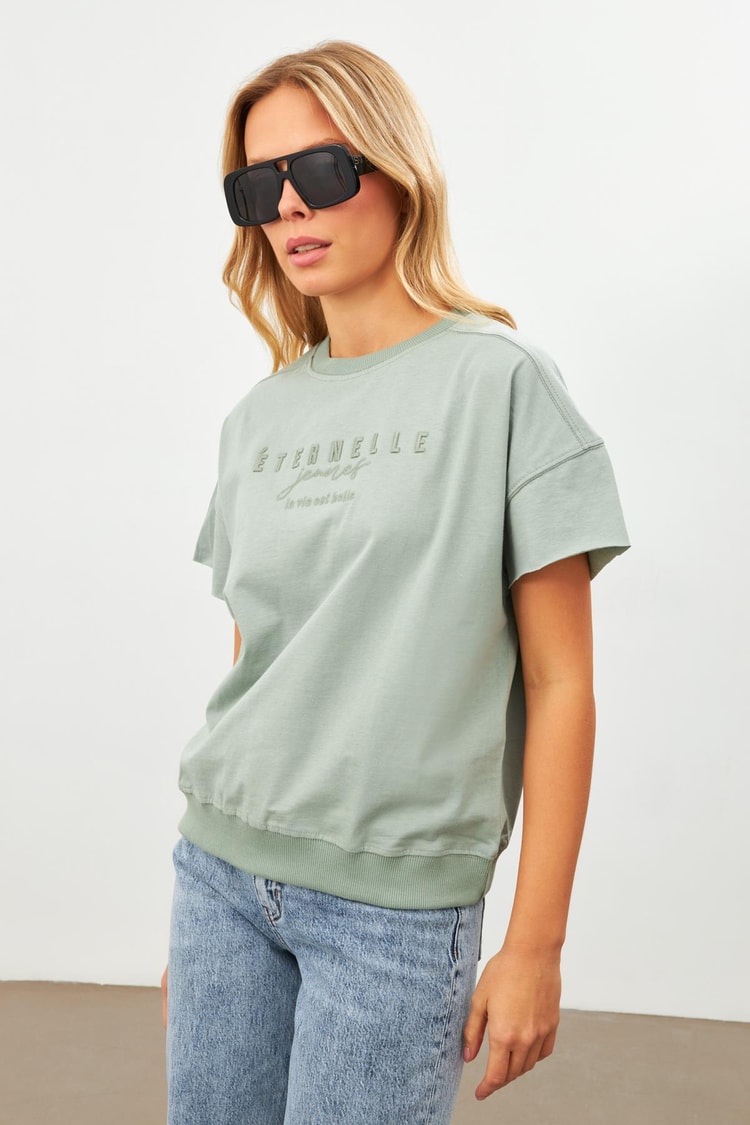 Çağla Baskı Detaylı Bisiklet Yaka T-Shirt Kadın T-Shirt modelleri