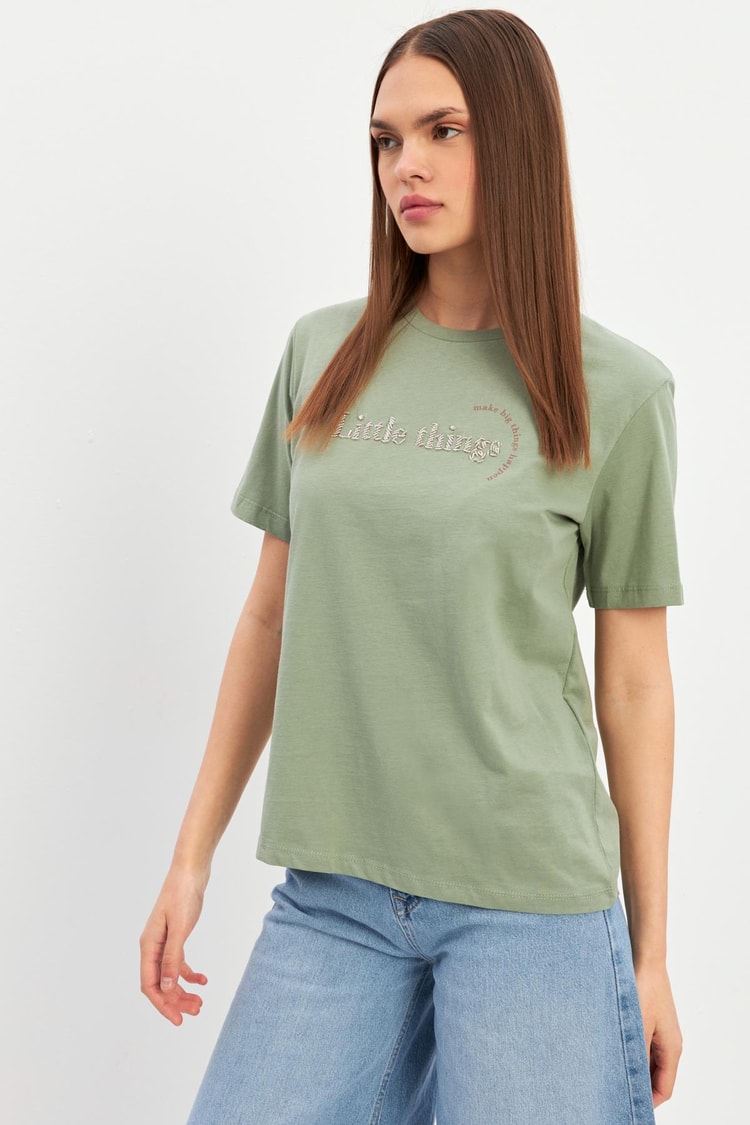 Çağla Mini Baskı Detaylı Bisiklet Yaka Kısa Kollu T-Shirt Kadın T-Shirt modelleri