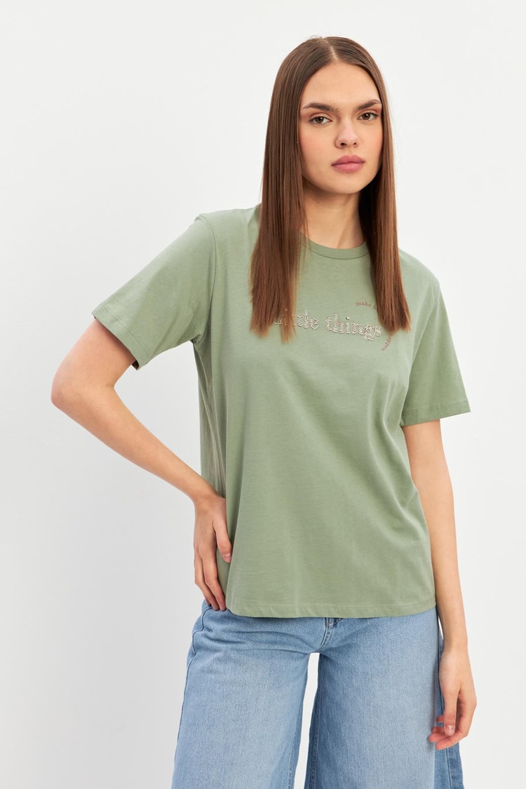 Çağla Mini Baskı Detaylı Bisiklet Yaka Kısa Kollu T-Shirt Kadın T-Shirt modelleri