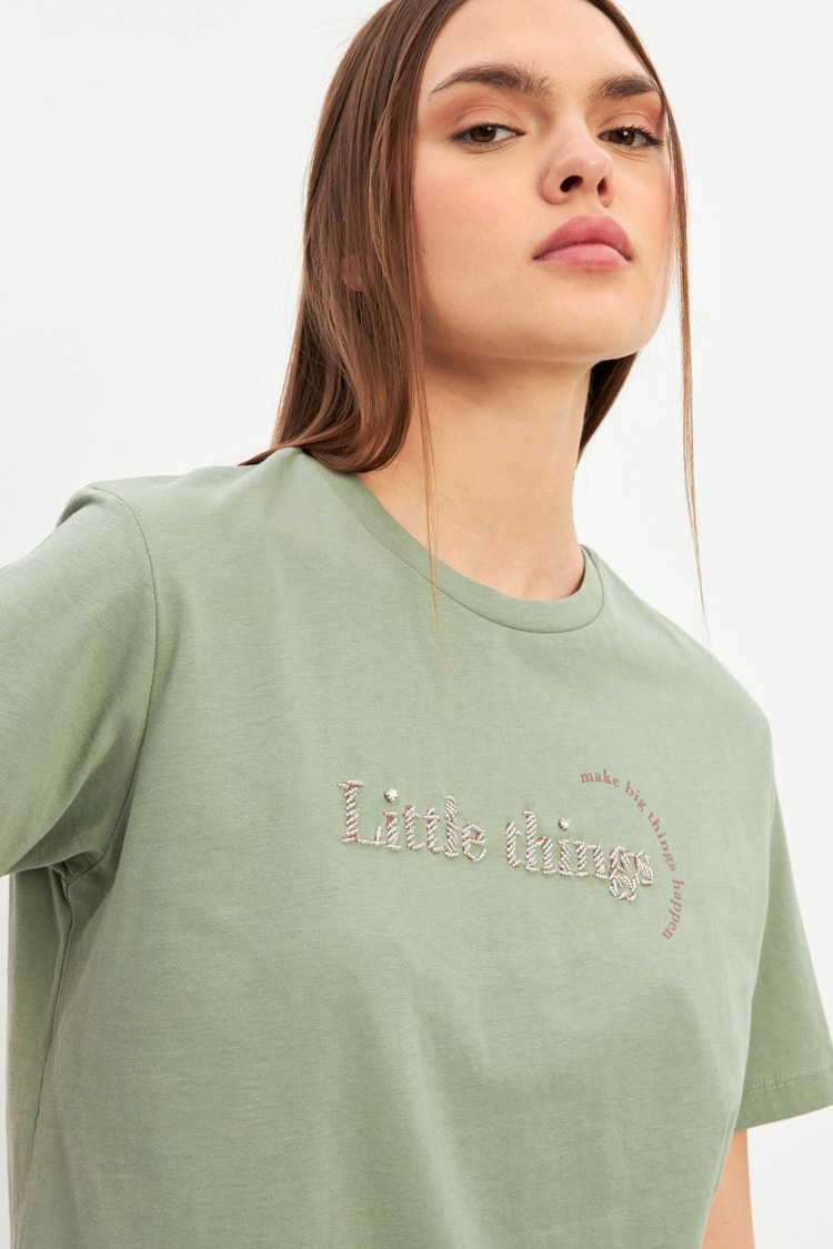 Çağla Mini Baskı Detaylı Bisiklet Yaka Kısa Kollu T-Shirt Kadın T-Shirt modelleri