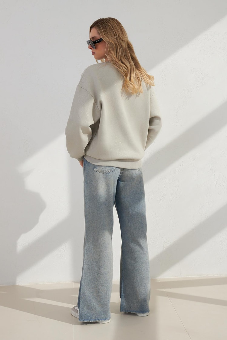 Çağla Sim Ve Baskı Detaylı Bisiklet Yaka Uzun Kollu Sweatshirt Kadın Kategorisiz modelleri