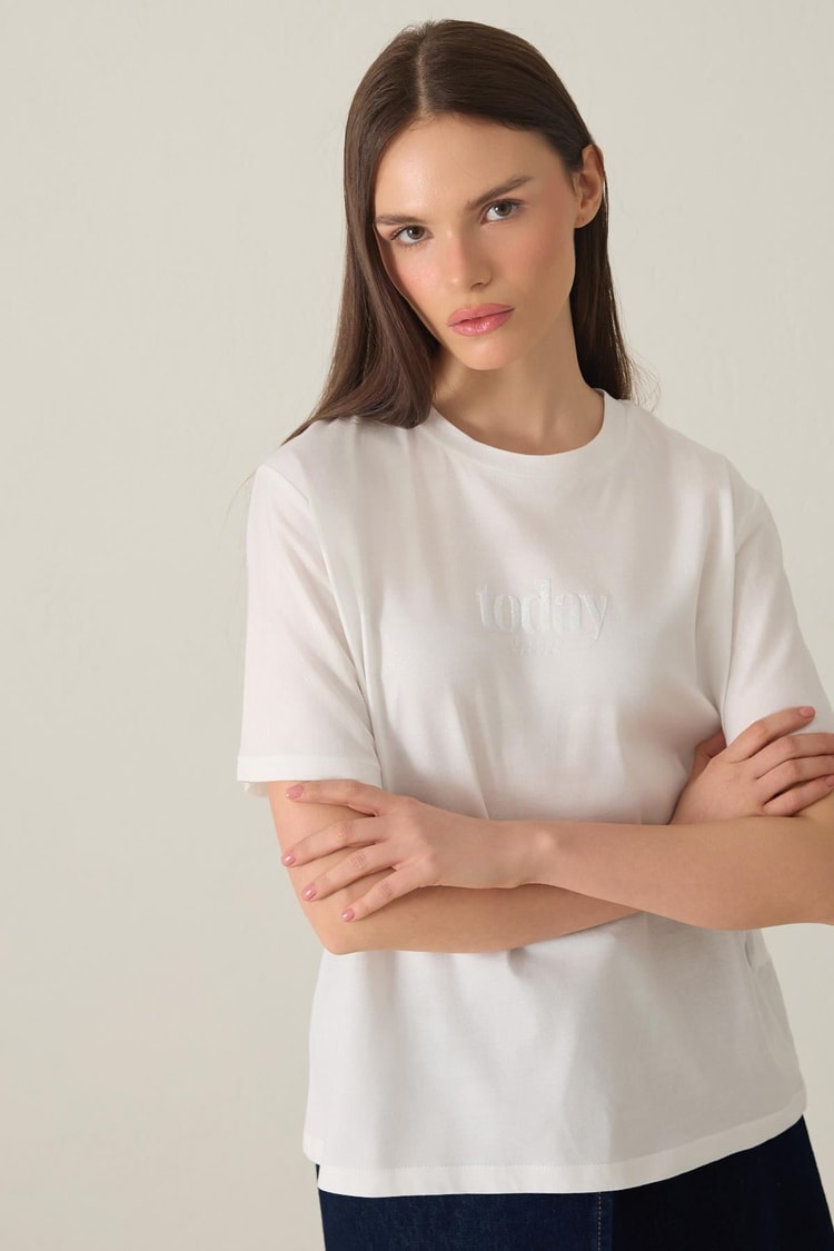 Ekru %100 Pamuklu Bisiklet Yaka Basic T-Shirt Kadın T-Shirt modelleri