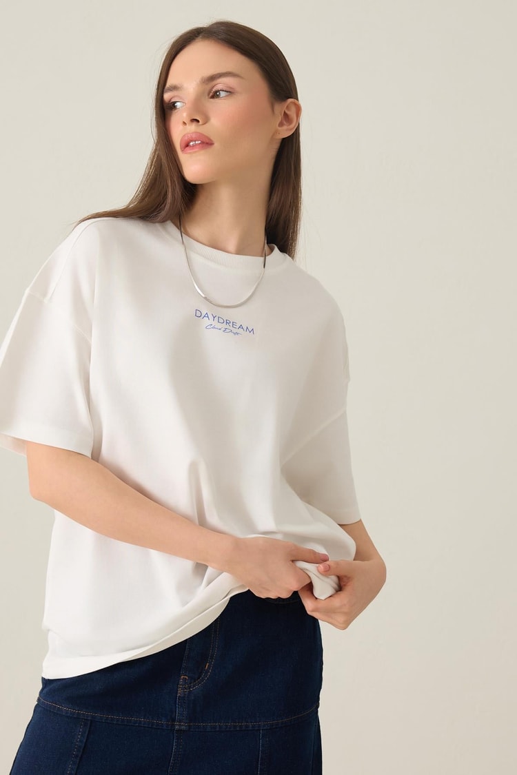 Ekru %100 Pamuklu Mini Baskı Detaylı Kısa Kollu Basic T-Shirt Kadın T-Shirt modelleri