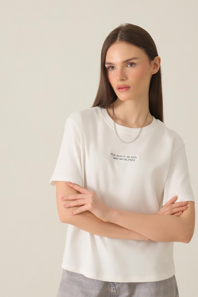 Ekru %100 Pamuklu Nakış Detaylı Kısa Kollu T-Shirt Kadın Kategorisiz modelleri