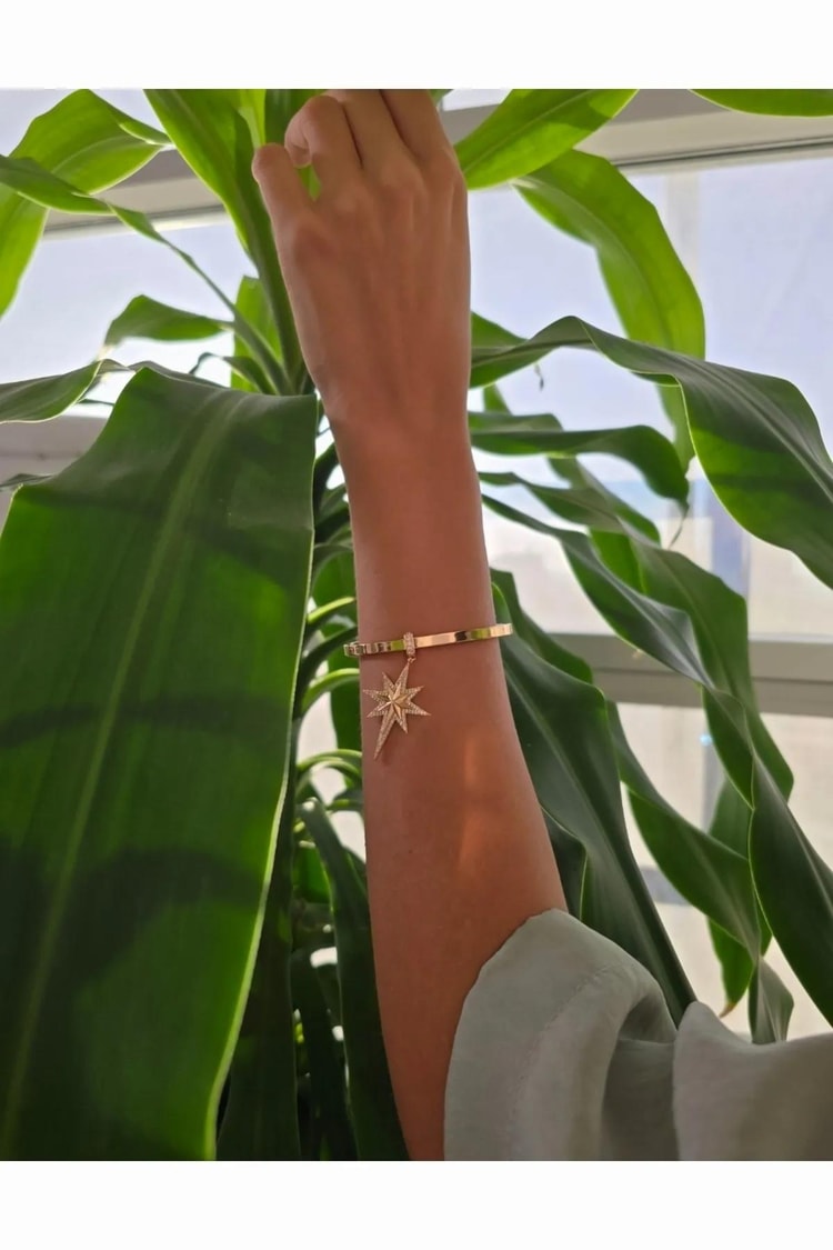 Ekru Ajda Model Rose Gold Vıp Kelepçe Bileklik Kadın Kategorisiz modelleri