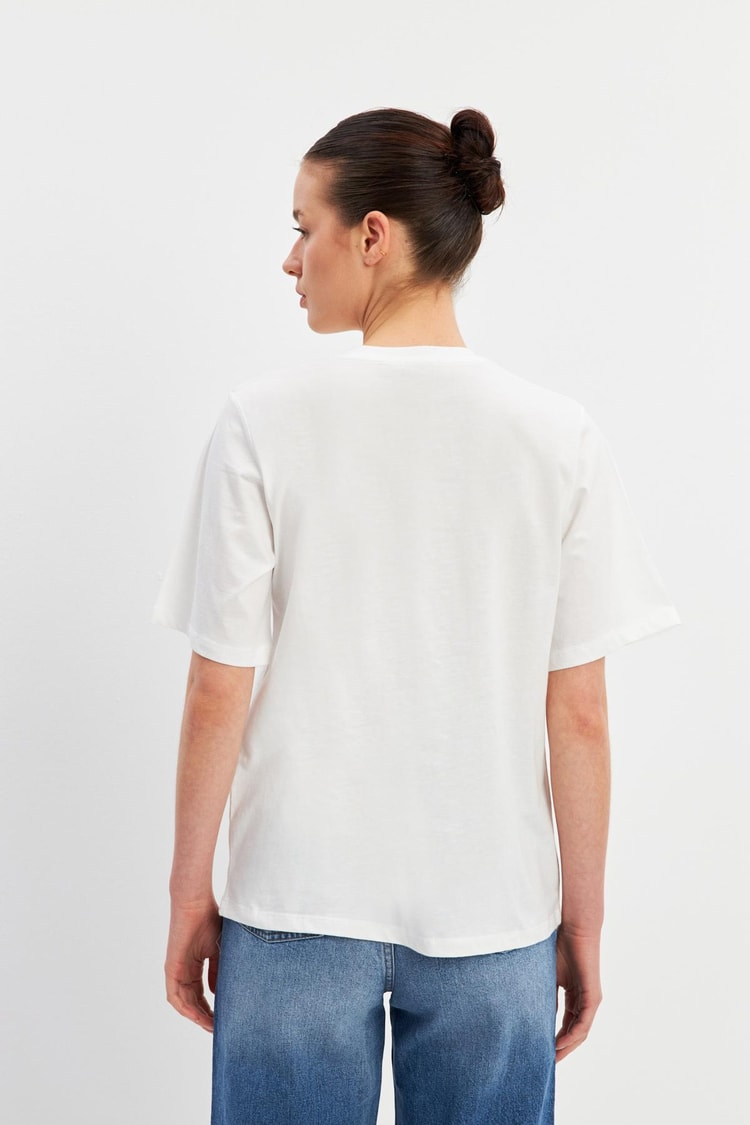Ekru Baskı Detaylı Basic Bisiklet Yaka T-Shirt Kadın T-Shirt modelleri